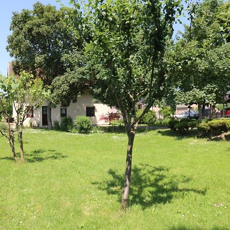 Maple Place Velika Gorica Exterior photo