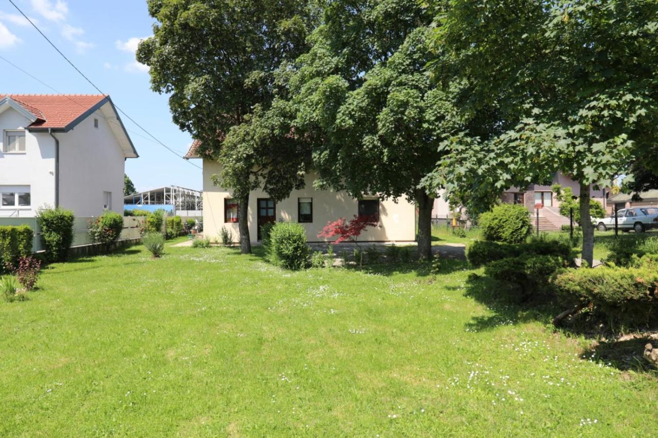 Maple Place Velika Gorica Exterior photo